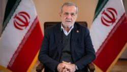 الرئيس الإيراني يتهم واشنطن وتل أبيب بالفوضى في طهران