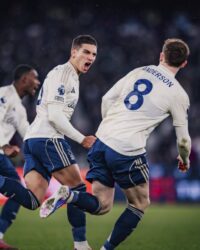 نوتنغهام يفوز علي وست هام في الدوري الانجليزي لكرة القدم