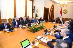 وزير الخارجية يستقبل وفدًا من رجال الأعمال الكنديين