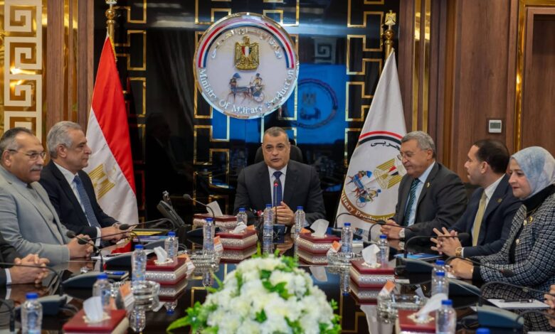 وزير الدولة للإنتاج الحربي يستقبل وفد لجنة الطاقة والبيئة بمجلس الشيوخ.