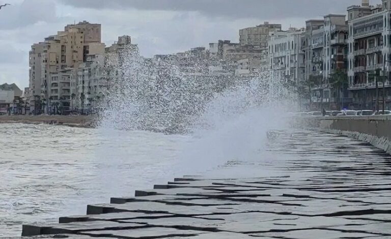 تزامناً مع نوة الفيضة الكبرى».. طوارئ بمحافظة الإسكندرية للتعامل مع تقلبات الطقس السيئ.