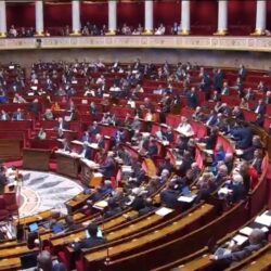 البرلمان الفرنسي يقر حظر شبكات التواصل الاجتماعي على القاصرين دون 15 عاما.