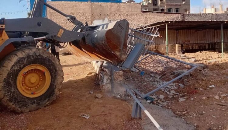 حملات مكثفه لإزالة التعديات وأعمال البناء المخالف بأحياء العامرية وبرج العرب
