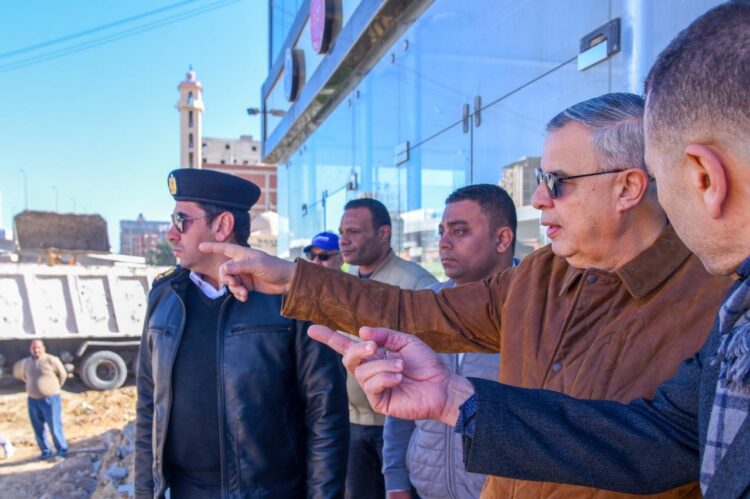 محافظ الإسكندرية يواصل متابعتة لأعمال التوسعة المرورية بطريق الإسكندرية مطروح