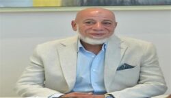 رئيس شعبة التدخين لـ«المساء العربي» يعلن زيادة في أسعار السجائر بداية من الغد كتبت: آية حجاج كشف إبراهيم إمبابي رئيس شعبة التدخين في اتحاد الصناعات، عن زيادة جديدة في أسعار السجائر التابعة لشركة فيليب موريس مصر، وتشمل مجموعة من أنواع السجائر التقليدية وعلامات تجارية كبرى أبرزها L&M و Marlboro. وتحدث إمبابي لـ «المساء العربي» وأوضح أن شركة فيليت موريس مصر تطبق زيادة أسعار السجائر بداية من الغد أصناف زيادة مقدرة بـ5 جنيه مثل Marlboro العادية، وزيادة على أسعار السجائر L&M مقدرة بـ6 جنيهات، ولا مساس بأسعار التبغ. وأكد رئيس شعبة التدخين على أن هذا الزيادة يبدأ العمل بها من يوم الغد الإثنين 2 فبراير 2026، موضحًا أن لا مساس بأسعار التبغ المسخن أو سجائر Carafred، مشيرًا إلى أن أسباب الزيادة إرتفاع تكلفة الإنتاج على الشركة. وجاءت أسعار السجائر الجديدة كالتالي:- عبوة ميريت Merit بأنواعها: بسعر 111 جنيهًا. عبوة مارلبورو Marlboro بأنواعها: بسعر 102 جنيه. عبوة Marlboro Crafted بأنواعها: بسعر 79 جنيهًا. عبوة L&M بأنواعها: بسعر 82 جنيهًا. عبوة التبغ المسخن TEREA بأنواعها: بسعر 82 جنيهًا. عبوة التبغ المسخن TEREA Capsules بأنواعها: بسعر 87 جنيهًا. عبوة التبغ المسخن HEETS بأنواعها: بسعر 69 جنيهًا