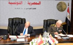 الفريق أول عبد المجيد صقر يلتقى وزير الدفاع الوطنى للجمهورية التونسية.