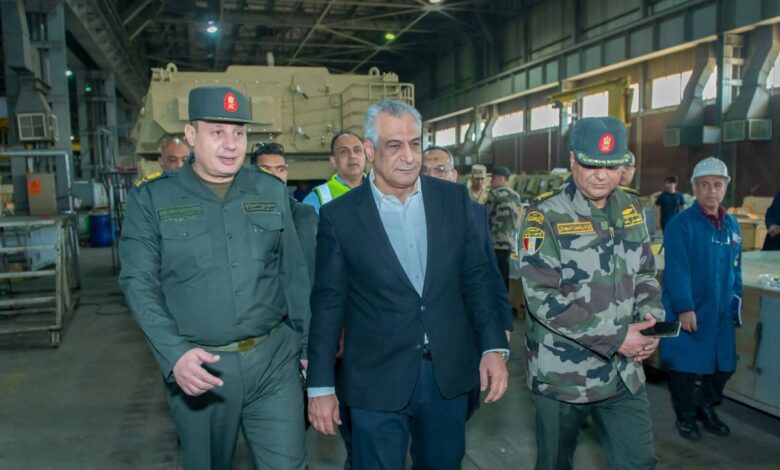 وزير الإنتاج الحربي يتفقد مصنعي 200 و100 ويؤكد: تعميق التصنيع المحلي.
