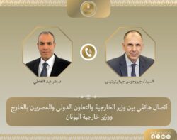 وزير الخارجية ونظيره اليوناني يبحثان سبل دعم العلاقات الثنائية ومستجدات الوضع الإقليمي.