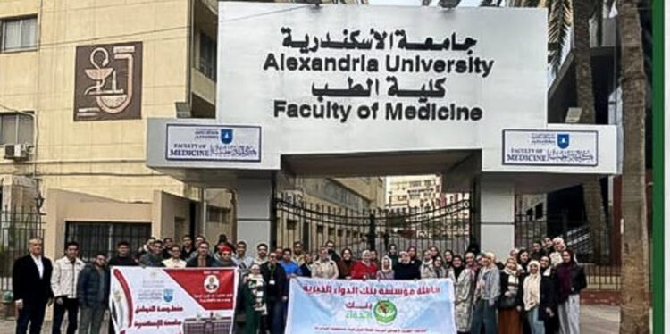 طب جامعة الإسكندرية تطلق قافلة طبية شاملة لخدمة أهالي عزبة النهضة بمنطقة العامرية