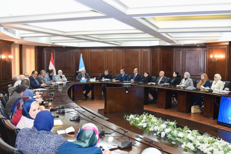 محافظ الإسكندرية يعقد أول اجتماع موسع مع القيادات التنفيذية ومديري المديريات
