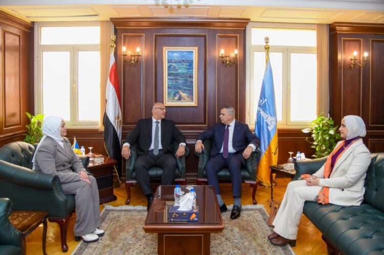 محافظ-الإسكندرية-يكرم-الفريق-أحمد-خالد-حسن-سعيد-المحافظ-السابق