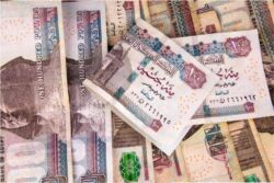 تراجع جديد للجنيه المصري أمام الدولار وسط تعاملات اليوم الثلاثاء