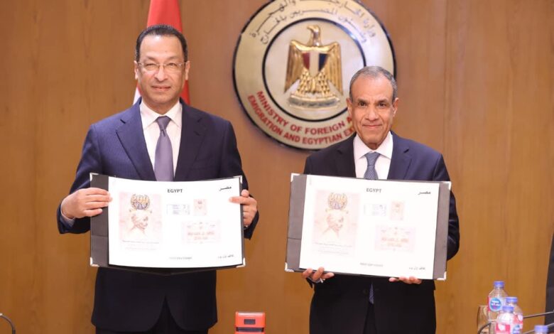 وزيرا الخارجية والاتصالات يبحثان التعاون في مجال التحول الرقمي وتطوير الخدمات القنصلية.