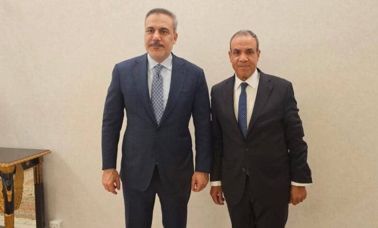 وزير الخارجية يلتقي نظيره التركي في إسلام آباد لبحث العلاقات الثنائية.