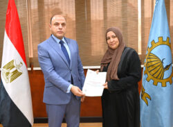 محافظ الغربية يُسلّم 10 عقود تقنين أراضي أملاك دولة للمستفيدين