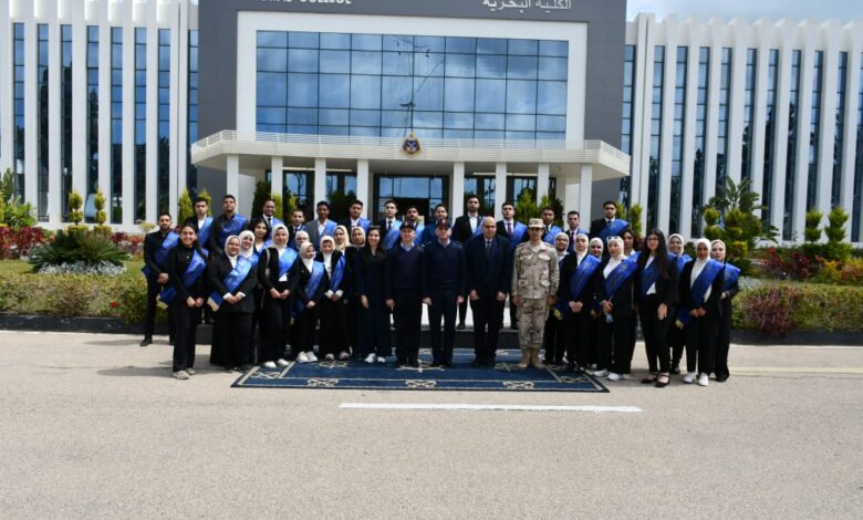 طلاب جامعة الإسكندرية فى زيارة للكلية البحرية للتنمية الوعي الوطني لدى طلابها