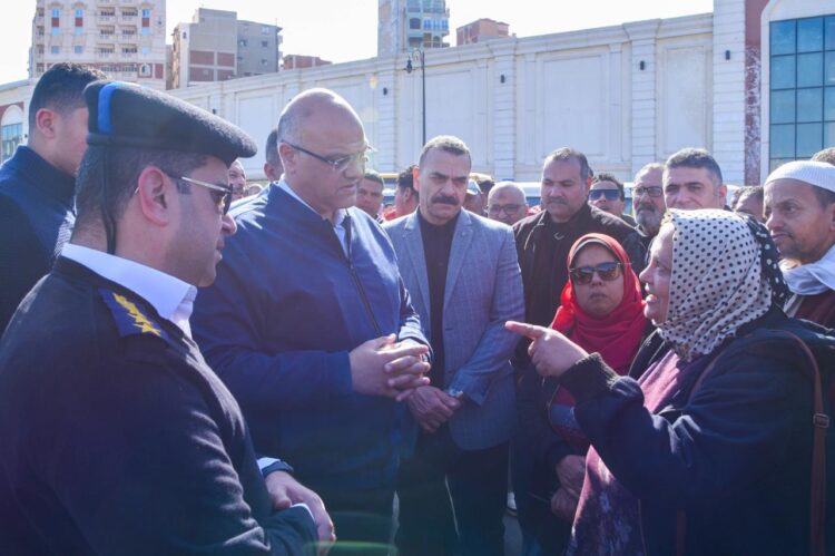 محافظ الإسكندرية جولة مفاجئة لتفقد موقف محطة مصر لمتابعة الالتزام بالتعريفة الجديدة