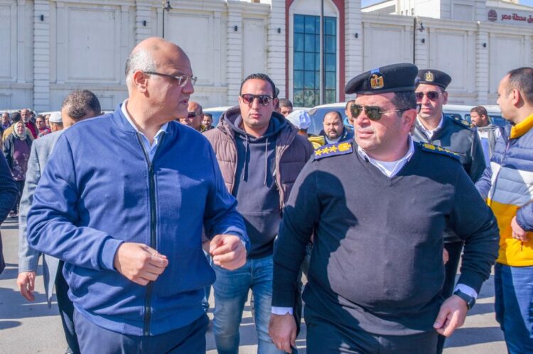 محافظ الإسكندرية جولة مفاجئة لتفقد موقف محطة مصر لمتابعة الالتزام بالتعريفة الجديدة