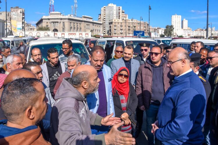 محافظ الإسكندرية جولة مفاجئة لتفقد موقف محطة مصر لمتابعة الالتزام بالتعريفة الجديدة