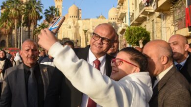 محافظ الإسكندرية يؤدي صلاة عيد الفطر المبارك بمسجد المرسي أبو العباس