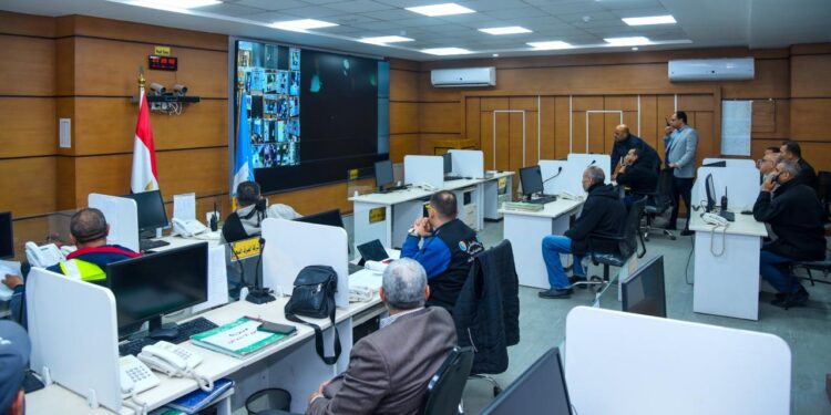 محافظ الإسكندرية يتابع التزام المحال العامة بمواعيد الاغلاق الجديدة
