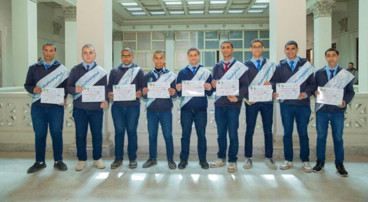 مياه الإسكندرية تكرّم أوائل المدرسة الفنية الثانوية لمياه الشرب والصرف الصحي