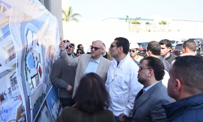 وزير الشباب والرياضة ومحافظ الإسكندرية يتفقدان منتدى الشباب بأبو قير