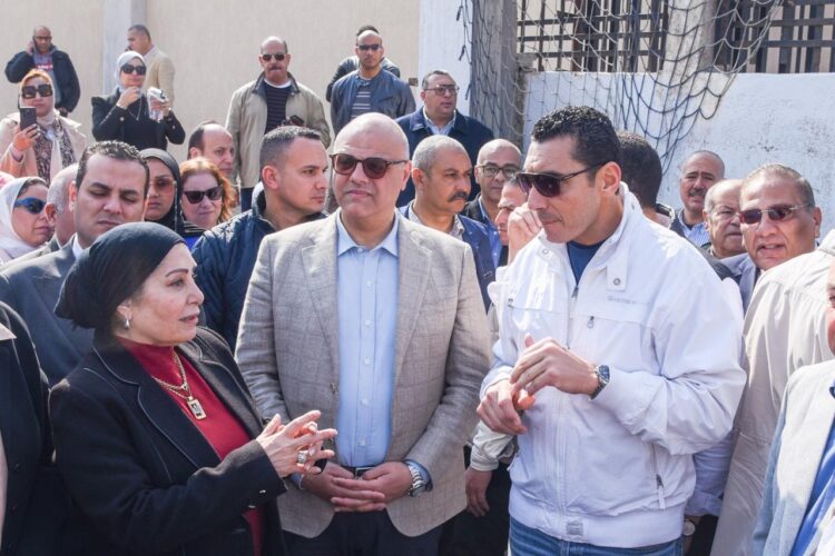 وزير الشباب والرياضة ومحافظ الإسكندرية يقومان بجولة تفقدية بالنادي الأولمبي المصري