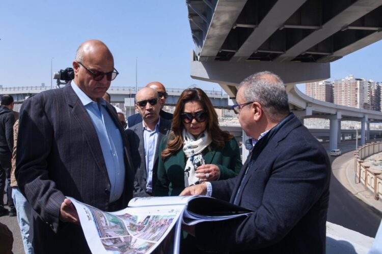 وزيرة التنمية المحلية والبيئة ومحافظ الإسكندرية يتفقدان كوبري الفريق أول سليمان عزت
