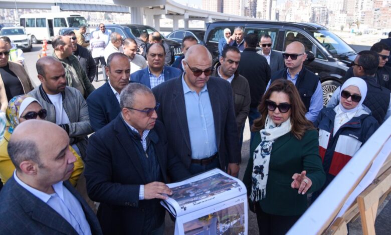 وزيرة التنمية المحلية والبيئة ومحافظ الإسكندرية يتفقدان كوبري الفريق أول سليمان عزت