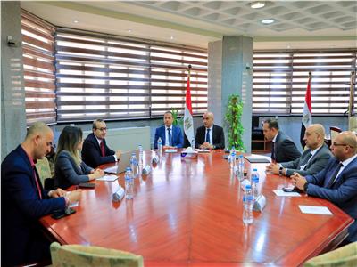 وزير التعليم يبحث إدراج الثقافة المالية بالمناهج لتعزيز وعي الطلاب الاقتصادي