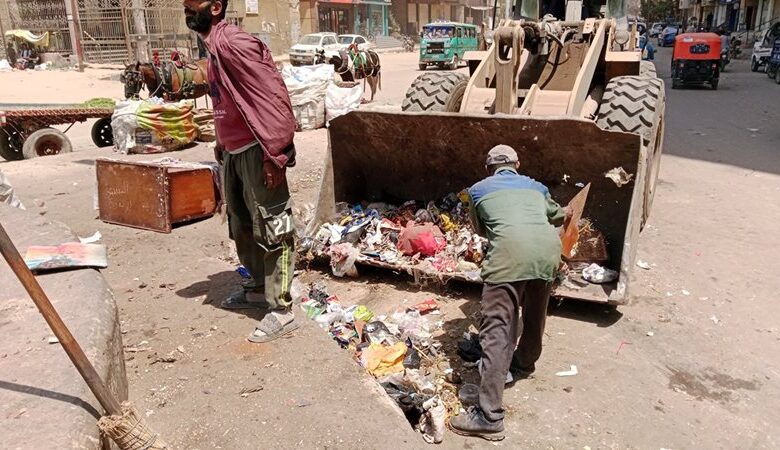 محافظ الجيزة يضبط فرزا عشوائيا للمخلفات بالوراق ويوجه بمحضر بيئي