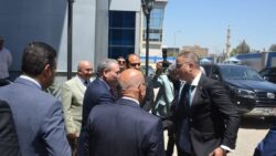 محافظ الجيزة يبحث تطوير مياه الشرب والصرف الصحي