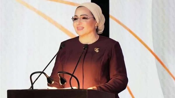 هنأت السيدة انتصار السيسي قرينة رئيس الجمهورية الشعب المصري بمناسبة شم النسيم