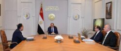 الرئيس عبد الفتاح السيسي يجتمع برئيس مجلس الوزراء ووزيري المالية والتخطيط والتنمية الاقتصادية.