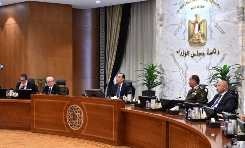 مجلس الوزراء: غلق المحال والمراكز التجارية والمطاعم في الحادية عشرة مساءً بدلا من التاسعة