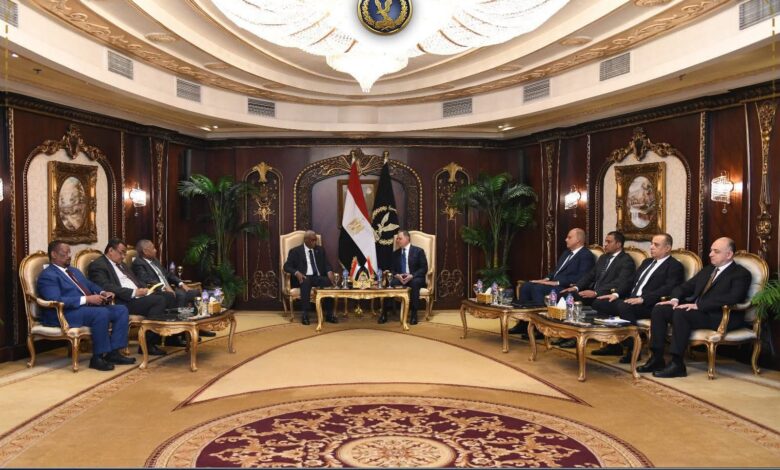 وزير الداخلية يبحث التعاون المشترك مع نظيره السوداني