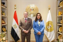 وزيرة التنمية المحلية والبيئة تبحث مع سفير التشيك بالقاهرة مجالات التعاون المشترك.