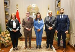 وزيرة التنمية المحلية والبيئة تبحث مع سفير التشيك بالقاهرة مجالات التعاون المشترك.