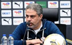 معتمد جمال يعقد محاضرة فنية مع اللاعبين قبل مواجهة شباب بلوزداد الجزائري في كأس الكونفدرالية