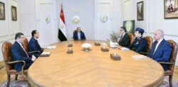 اجتمع الرئيس السيسي اليوم، مع رئيس مجلس الوزراء، ووزير التموين، ووزير الزراعة والمدير التنفيذي لجهاز مستقبل مصر.