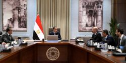رئيس الوزراء يستعرض مقترحًا لتنفيذ مشروع مدينة المستشفيات والمعاهد الطبية بالعاصمة الجديدة.