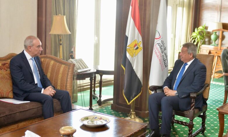 المجلس الأعلى لتنظيم الإعلام مع علاء يوسف لبحث سبل تعزيز التعاون المشترك