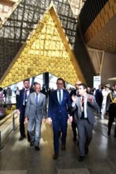 وزارة السياحة والآثار: رئيس جمهورية فنلندا يزور المتحف المصري الكبير ومنطقة أهرامات الجيزة.