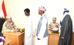 القوات المسلحة تدفع عدد من اللجان التجنيدية لإنهاء المواقف التجنيدية للمواطنين بالمناطق الحدودية.