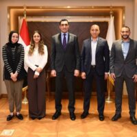 يكرم وزير الشباب والرياضة هانيا الحمامي بعد تتويجها ببطولة الجونة الدولية للاسكواش.