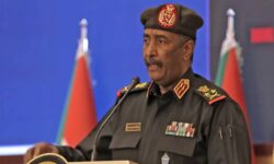 رئيس مجلس السيادة السوداني يصل جدة للقاء ولي العهد السعودي