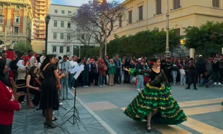 أكاديمية الفنون تخطف أنظار الجماهير في أول عروض شارع الفن بالإسكندرية