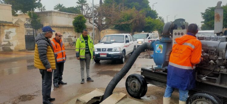الصرف الصحي بالإسكندرية تستمر في حالة الطوارئ لمواجهة تقلبات الطقس