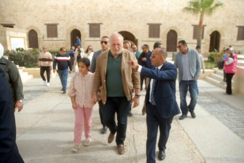 الملك أحمد فؤاد الثانى يزور قلعة قايتباي بالإسكندرية
